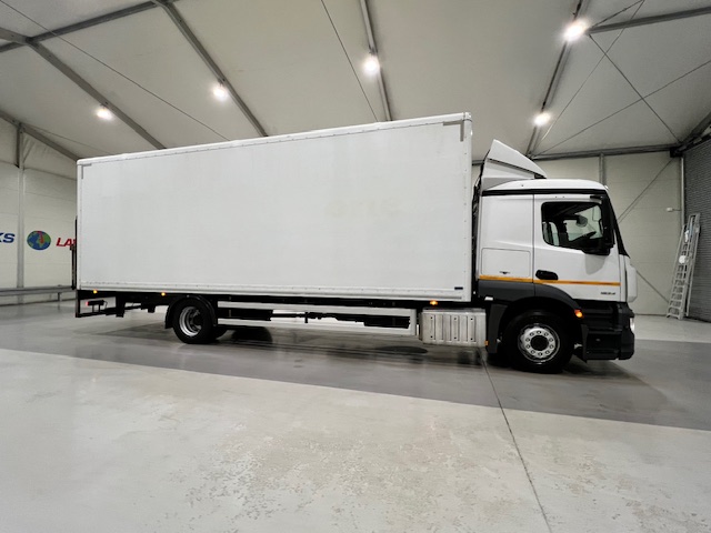 Mercedes Actros 1824 4×2 Sleeper Cab Box Van