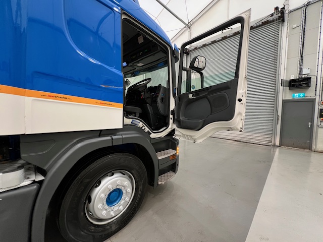 Scania P250 4×2 Sleeper Cab Fridge Box