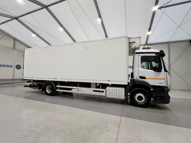 Mercedes Antos 1827 Day Cab Fridge Box
