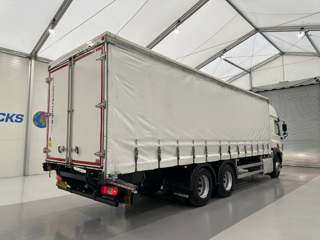 DAF CF 330 6×2 10 Tyre Sleeper Cab Curtainsider