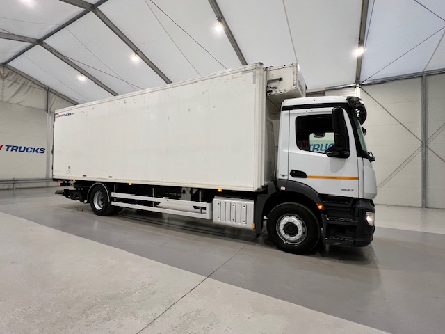 Mercedes Antos 1827 Day Cab Fridge Box