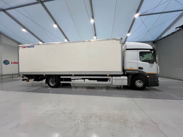 Mercedes Actros 1824 4×2 Sleeper Cab Box Van