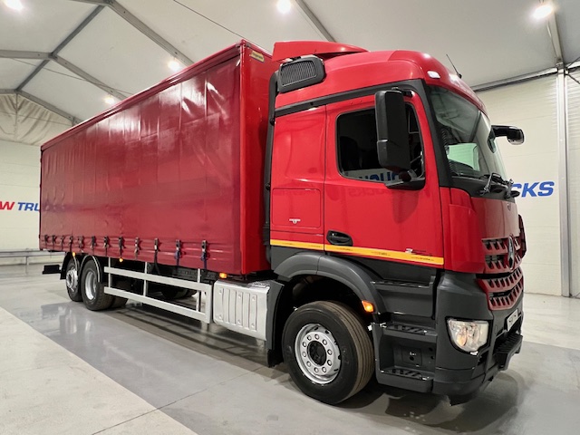 Mercedes Actros 2533 6×2 Sleeper Cab Curtainsider