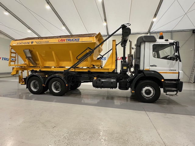 Mercedes Axor 2628 6×4 Day Cab Hookloader Gritter