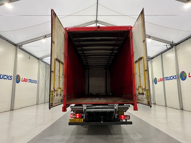 DAF CF 290 6×2 Rear Lift Sleeper Cab Curtainsider