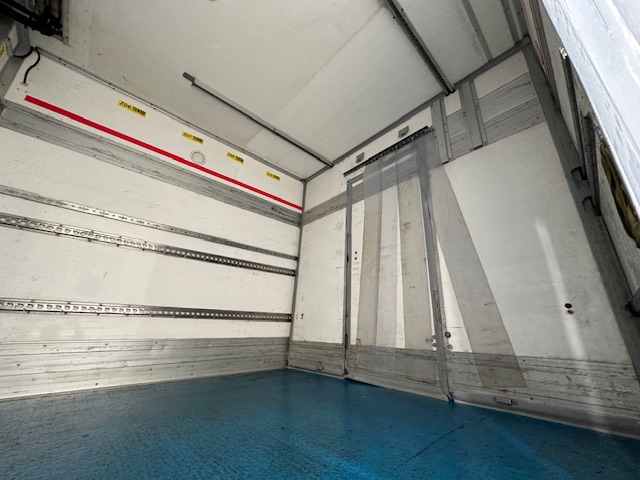Mercedes Axor 1824 Day Cab Fridge Box