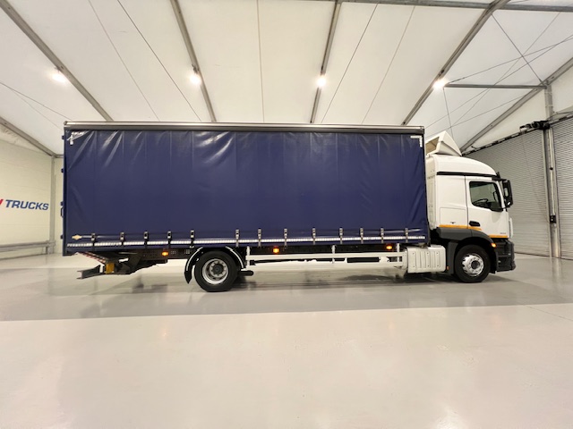 Mercedes Actros 1824 Sleeper Cab Curtainsider