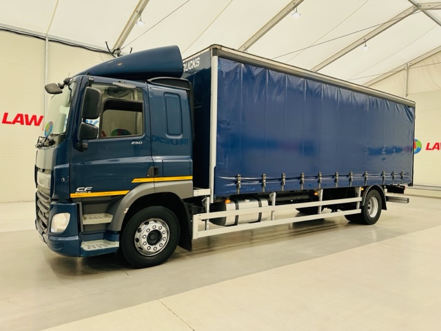 DAF CF 250 4×2 Sleeper Cab Curtainsider