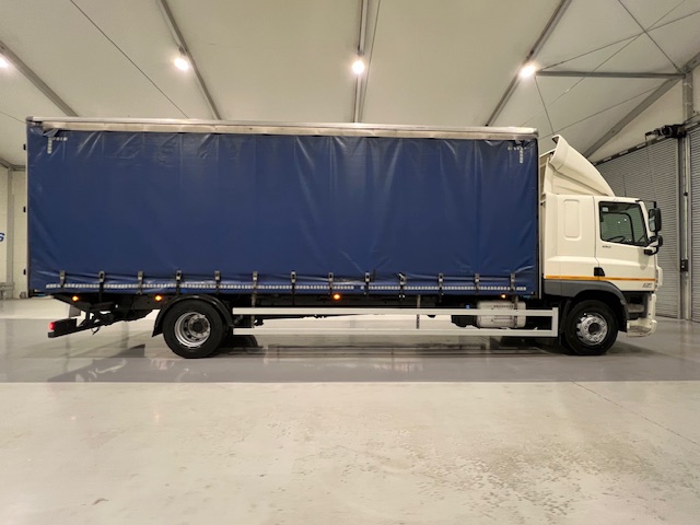 DAF CF 250 4×2 Sleeper Cab Curtainsider