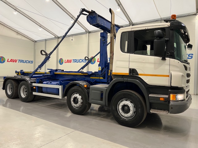 Scania P360 8×4 Day Cab Hookloader Manual