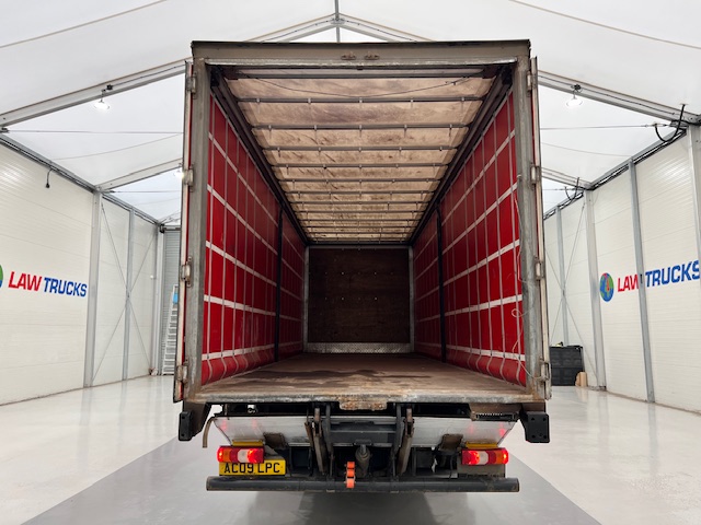Mercedes Actros 1824 4×2 Sleeper Cab Curtainsider