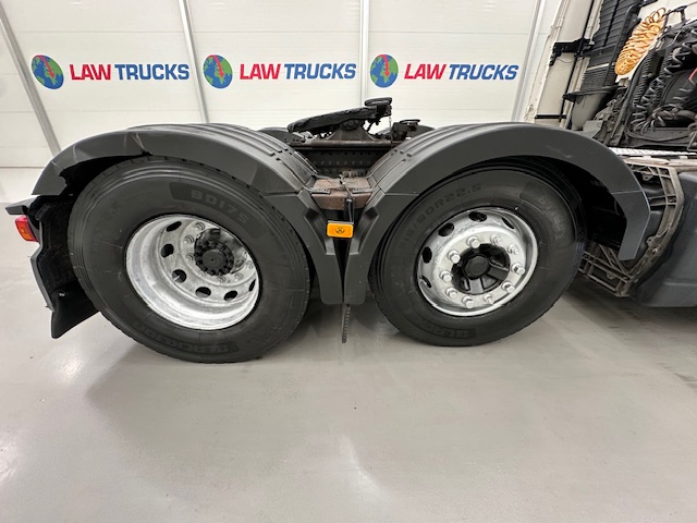 Volvo FH 460 6×2 Midlift Tractor Unit