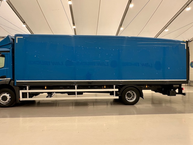 Mercedes Actros 1824 4×2 Day Cab Box Van