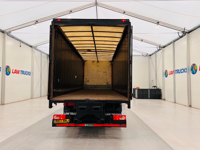 DAF CF 330 6×2 Rear Lift Sleeper Cab Curtainsider