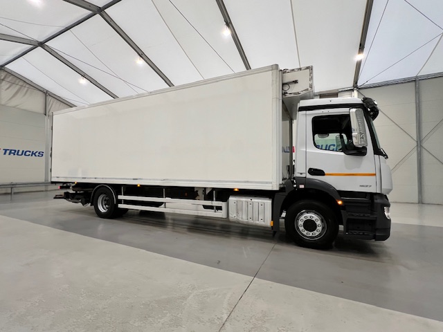 Mercedes Antos 1827 Day Cab Fridge Box