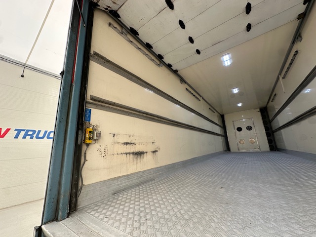 Mercedes Axor 2529 Rear Lift Sleeper Cab Box Van