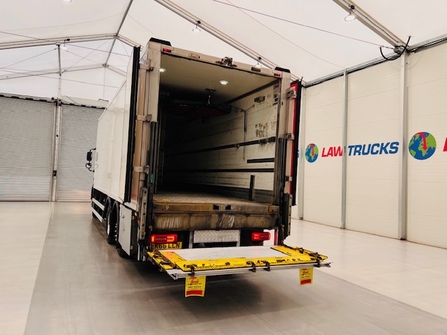 DAF CF 290 6×2 Rear Steer Fridge Box