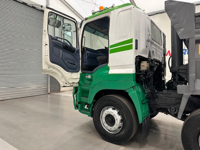 Hino 3241 700 8×4 Sleeper Cab Steel Tipper