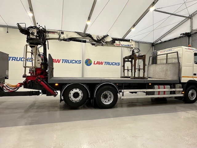 Volvo FH 440 6×2 Rear Lift Brick Grab Drawbar