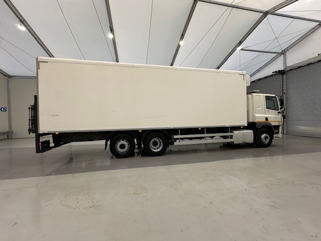 DAF CF 330 6×2 Sleeper Cab Fridge Box