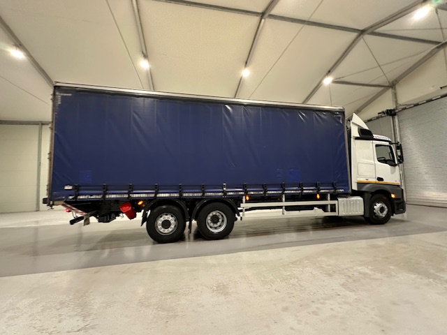 Mercedes Actros 2530 6×2 Sleeper Cab Curtainsider