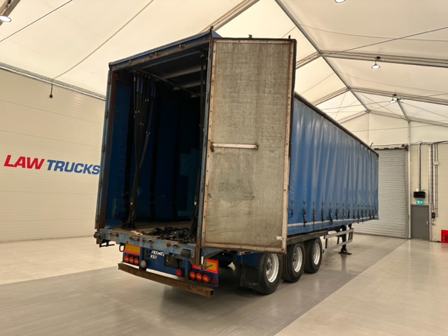 SDC Tri Axle Curtainsider Trailer