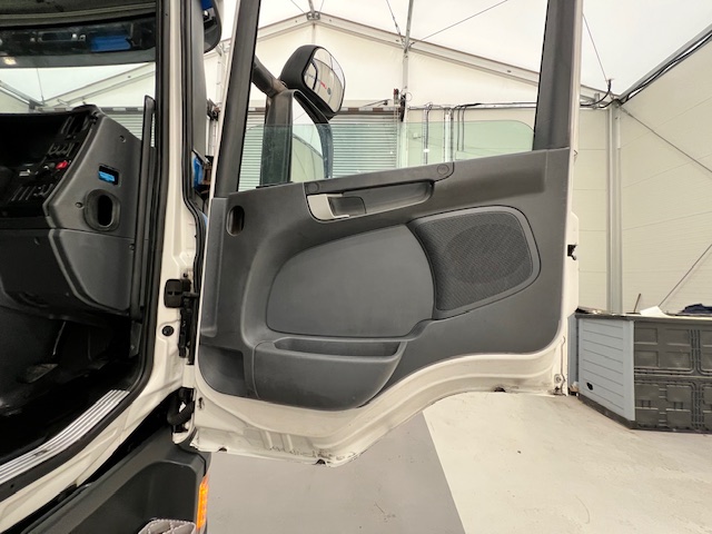 Scania P250 4×2 Sleeper Cab Fridge Box