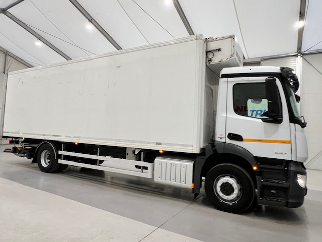 Mercedes Antos 1827 Day Cab Fridge Box