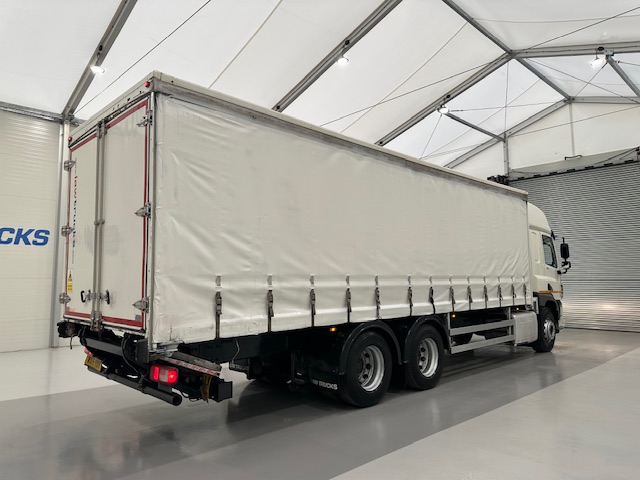 DAF CF 330 6×2 10 Tyre Sleeper Cab Curtainsider