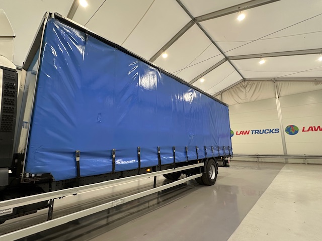 MAN TGM 18.250 4×2 Sleeper Cab Curtainsider