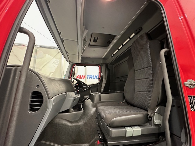 Mercedes Axor 2529 6×2 Rear Lift Day Cab Box Van