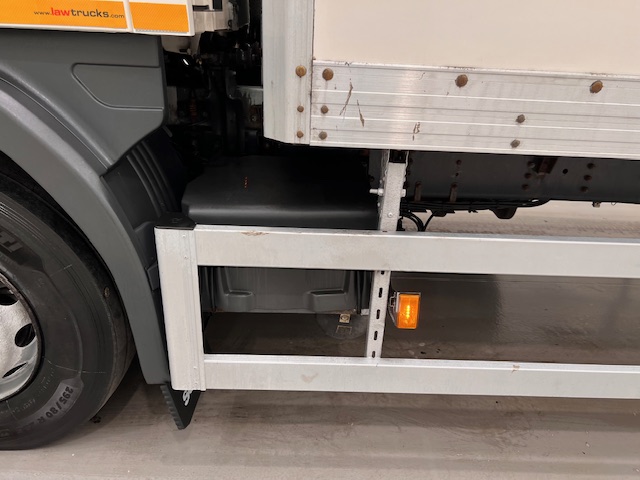 Scania P250 4×2 Sleeper Cab Box Van Manual