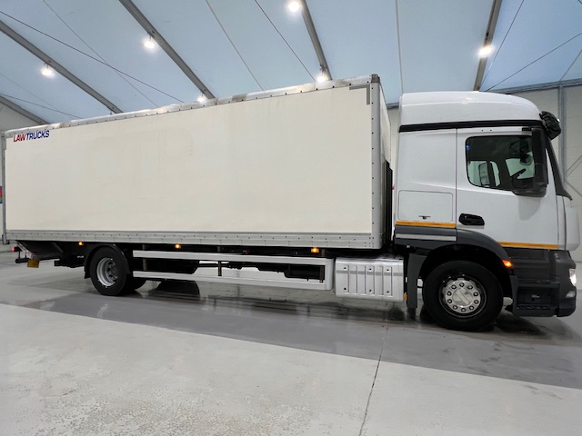 Mercedes Actros 1824 4×2 Sleeper Cab Box Van
