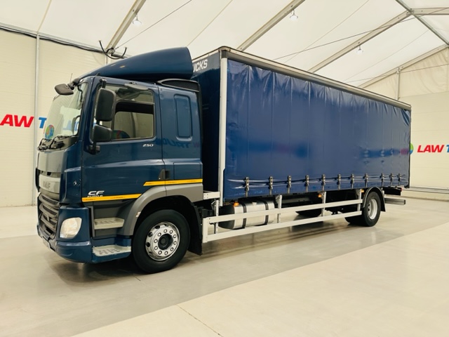 DAF CF 250 4×2 Sleeper Cab Curtainsider