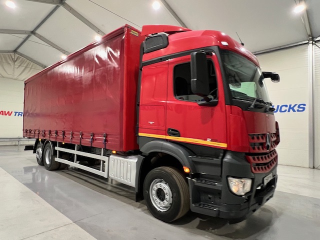 Mercedes Actros 2533 6×2 Sleeper Cab Curtainsider