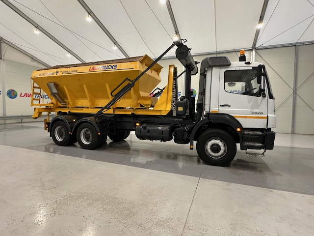 Mercedes Axor 2628 6×4 Day Cab Hookloader Gritter