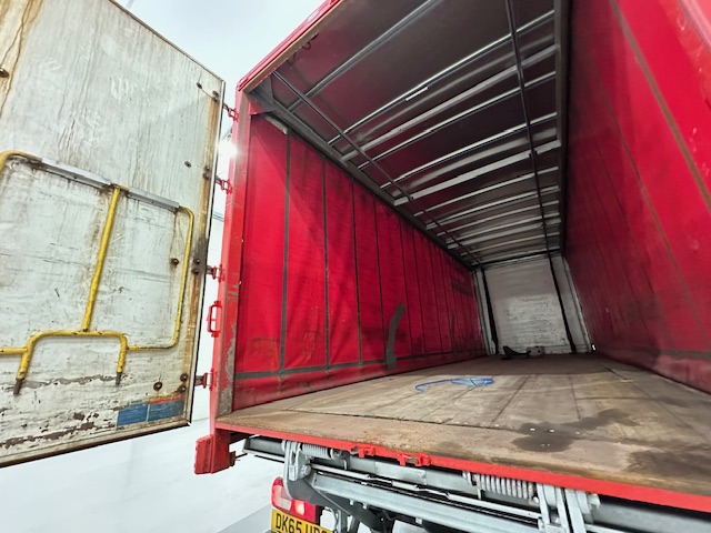 DAF CF 290 6×2 Rear Lift Sleeper Cab Curtainsider