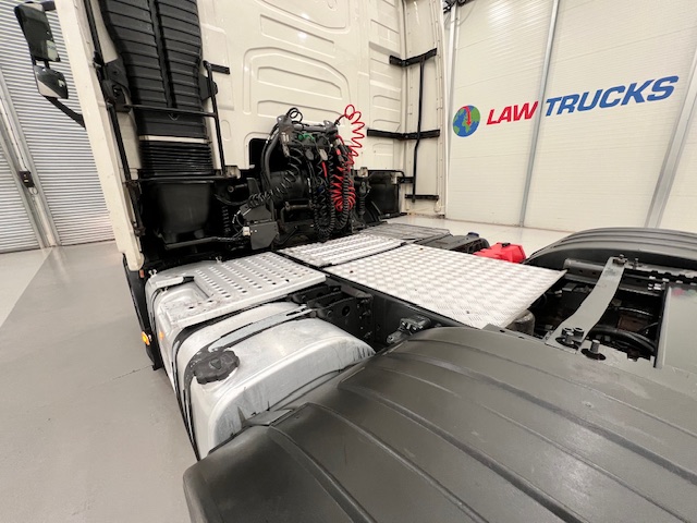 Volvo FH 500 6×2 Midlift Tractor Unit