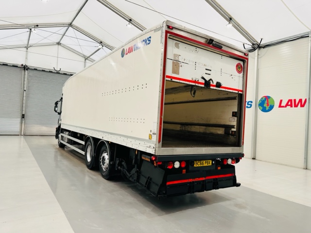 Iveco Stralis 310 Euro 6 6×2 Box Van