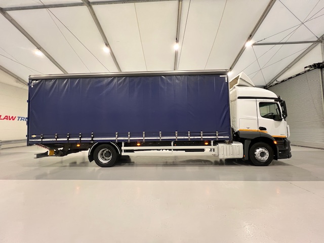 Mercedes Actros 1824 Sleeper Cab Curtainsider