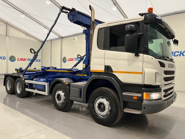 Scania P360 8×4 Day Cab Hookloader Manual