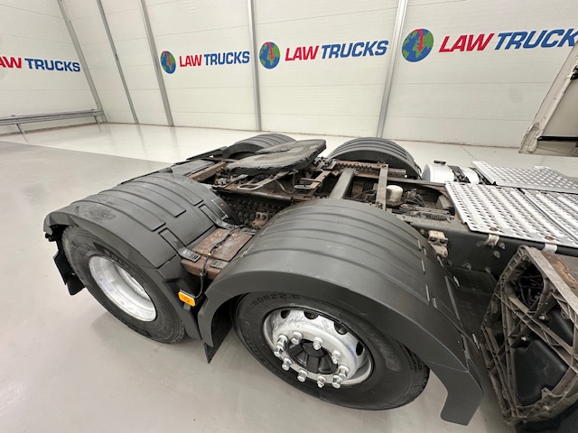 Volvo FH 460 6×2 Midlift Tractor Unit