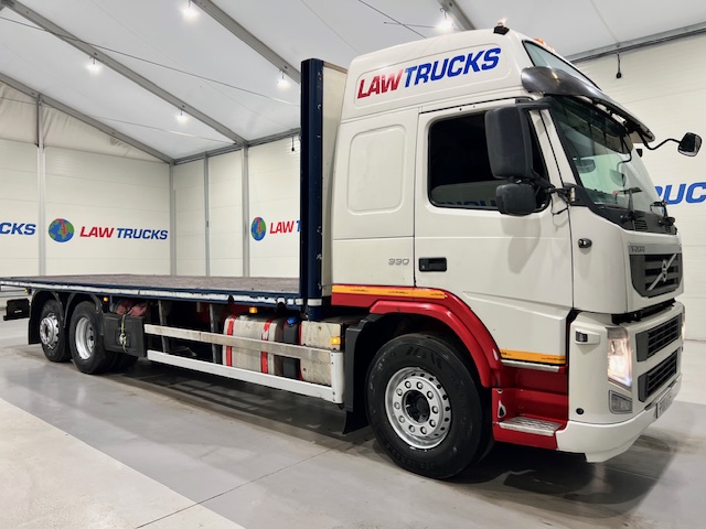 Volvo FM 330 6×2 Rear Lift Sleeper Cab Flatbed