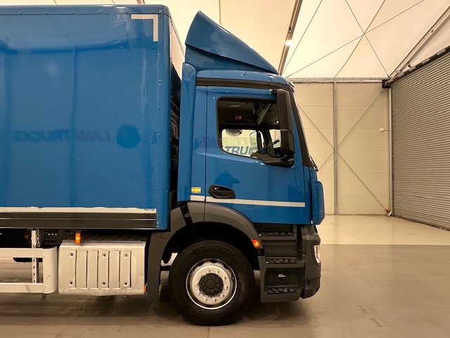 Mercedes Actros 1824 4×2 Day Cab Box Van