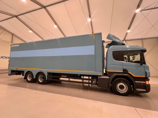 Scania P320 6×2 10 Tyre Rear Lift Insulated Box Van