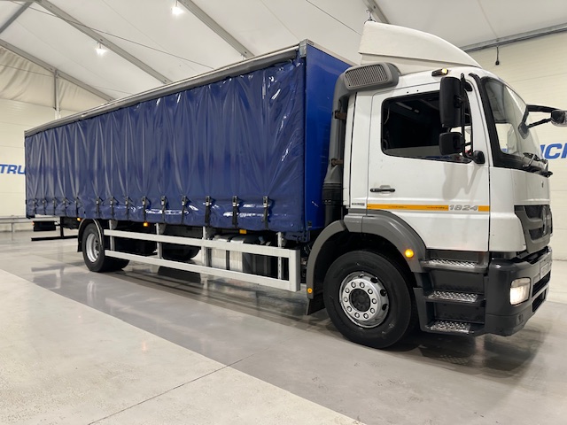 Mercedes 1824 4×2 Day Cab Curtainsider