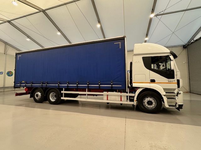 Iveco Stralis 360 6×2 Rear Steer Curtainsider
