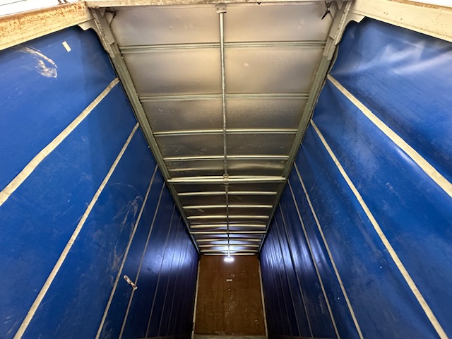 DAF CF 330 6×2 Rear Lift Sleeper Cab Curtainsider