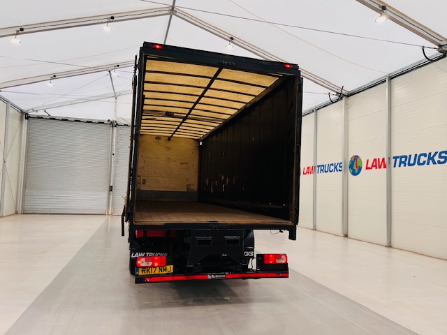 DAF CF 330 6×2 Rear Lift Sleeper Cab Curtainsider