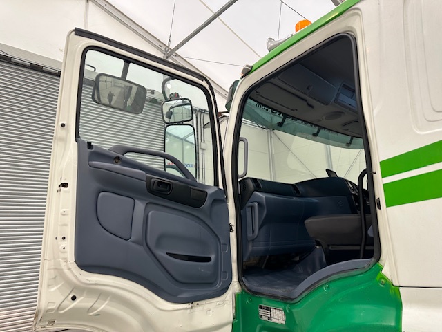 Hino 3241 700 8×4 Sleeper Cab Steel Tipper
